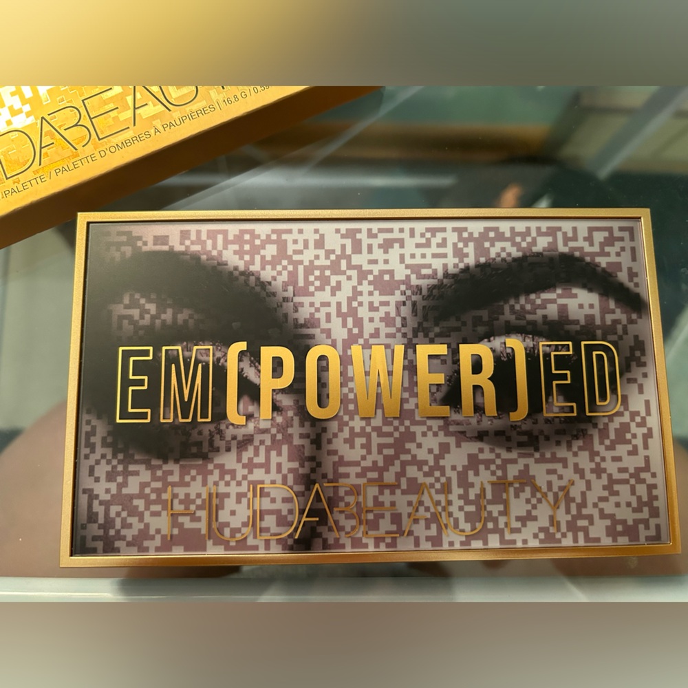 HUDA BEAUTY Empowered Eyeshadow Palette - Gold - Picture 3 of 10
